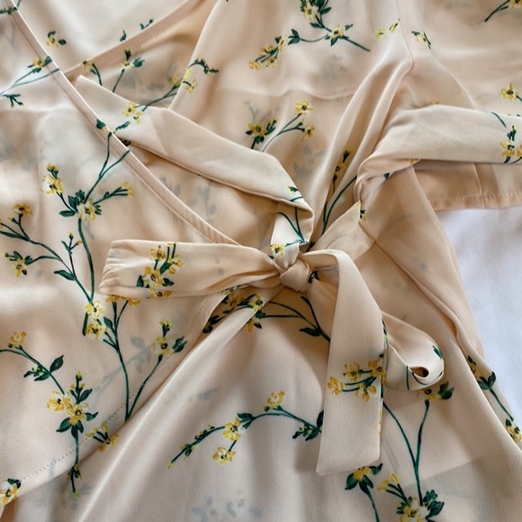 Chiffon flare sleeve tie front blouse - Picture 3 of 4